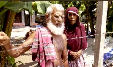 The police removed the barbed wire fence in Pabna's Santhia and opened the road for the four families who were blocked