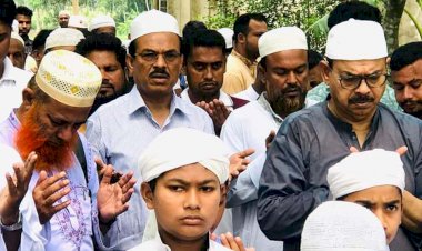 Alhaj Sirajul Islam Molla MP visited the graves of his parents