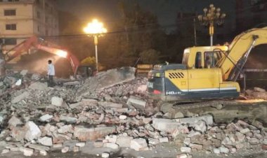 Enraged students and public demolish Awami League office in Rajshahi.