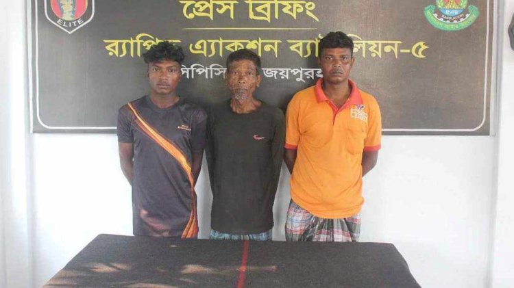 In a special operation in Naogaon, three drug dealers were arrested along with 1000 35 liters of distilled liquor