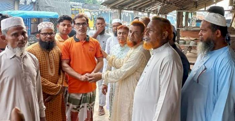 Financial assistance to 4 shopkeepers affected by Naogaon fire