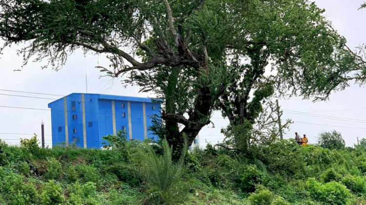 The dead body of an old man was recovered from Durbajuri area of ​​Narai