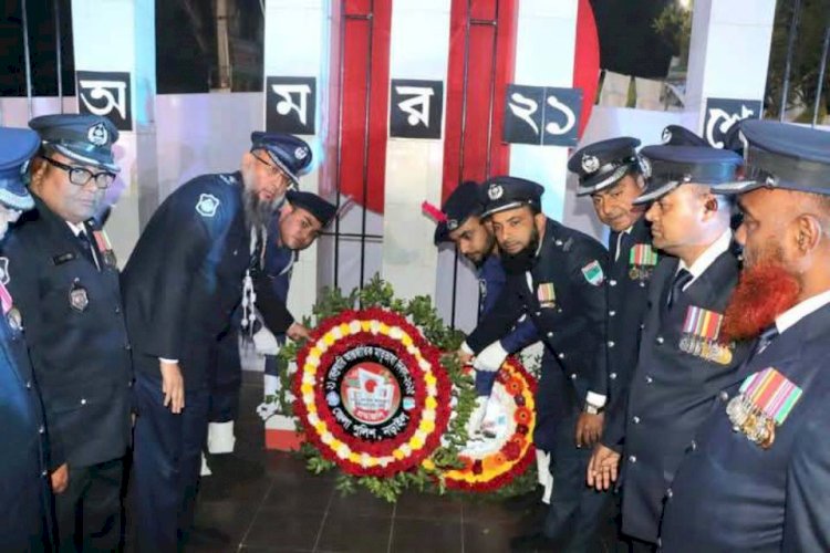 In Narail, SP Kazi Ehsanul Kabir laid floral wreaths at the martyrs' altar.