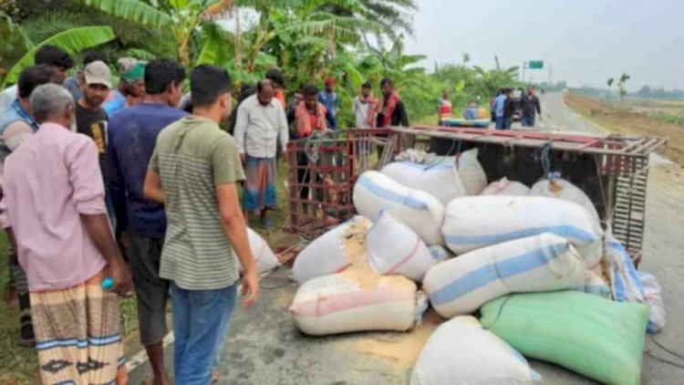 In Naogaon, Engine-Run Van Overturns, Crushing Shimul to Death