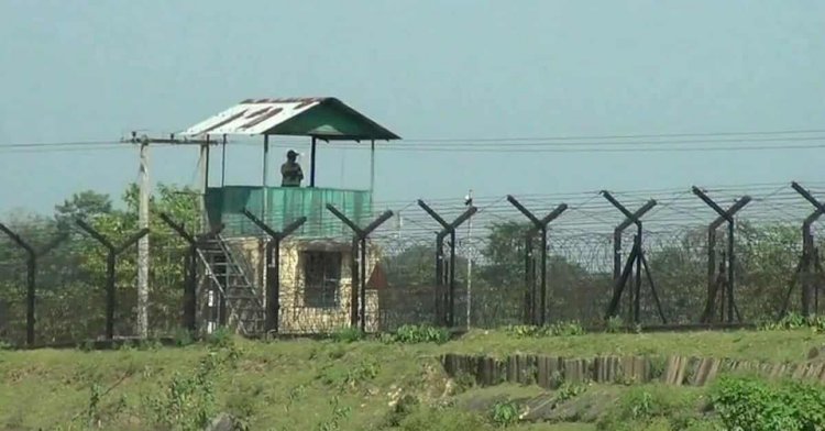 BGB detains 17 people while crossing from India to Bangladesh through Thakurgaon's Haripur border