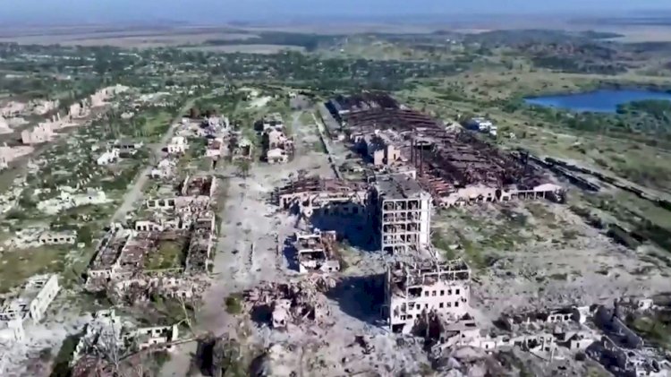 Russian Strike on Kyiv Kills 8, Wounds Dozens.