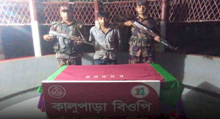 In Dhamoirhat border of Naogaon, a smuggler named Rezuan arrested with 50 pieces of Tapentadol tablets.