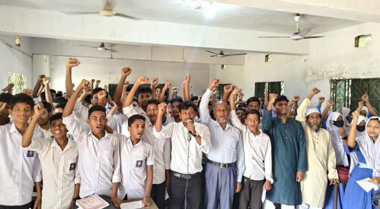 Students in Comilla Pledge to Use Internet Safely