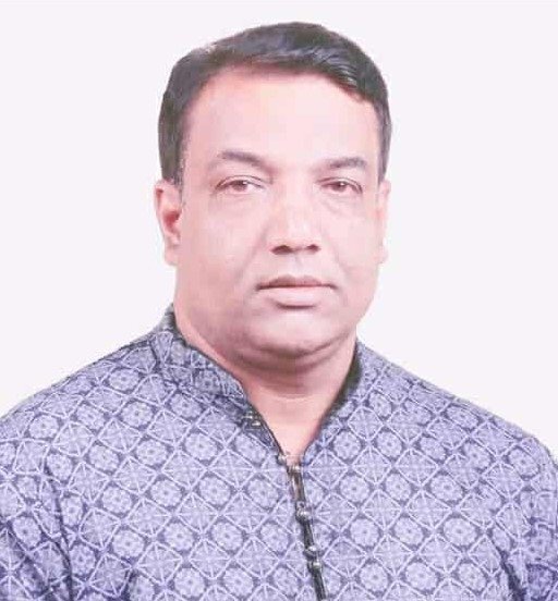 Allegations of misappropriation of government funds by leaving the construction work of small bridge in Uttampur village of Rajapur upazila in half; Hundreds of people are constantly crossing at risk