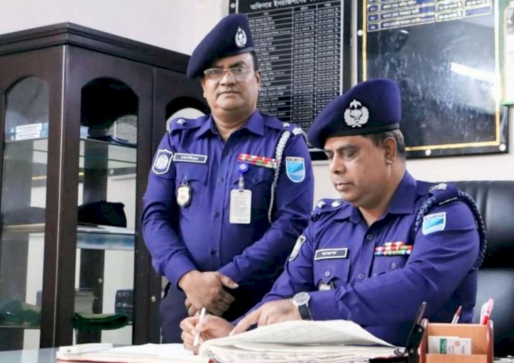 Police Superintendent of Narsingdi made a sudden visit to 3 police stations.