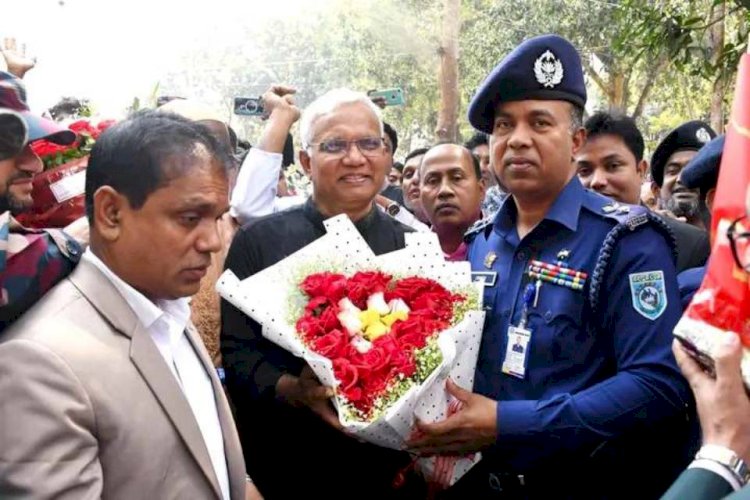 On the occasion of the arrival of the Honorable Minister of the Ministry of Social Welfare and Ministry of Women and Children Affairs of the Government of the People's Republic of Bangladesh in Dinajpur district, a warm floral reception.